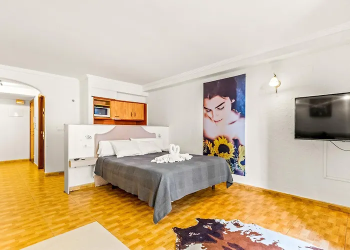 Unique 3-3 Aparthotel 3*